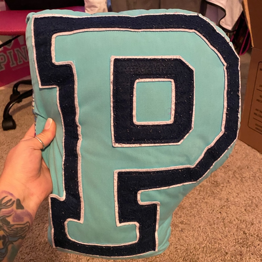 VS PINK “P” pillow